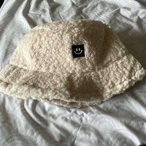 Apres ski Sherpa bucket hat with adjustable strings. Never worn